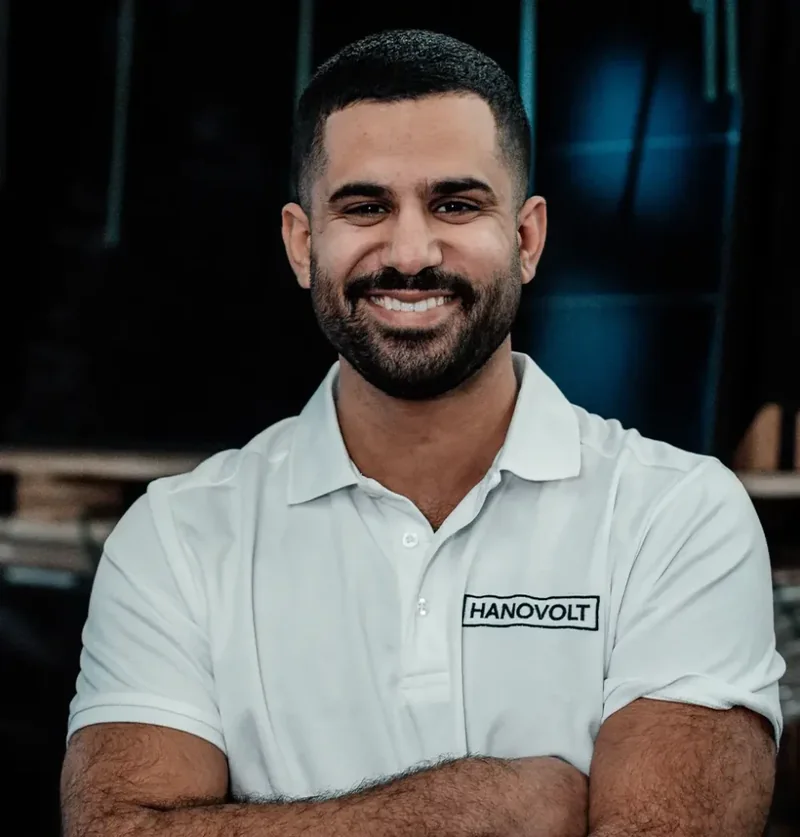 Hakan Cömlek, Elektromeister
